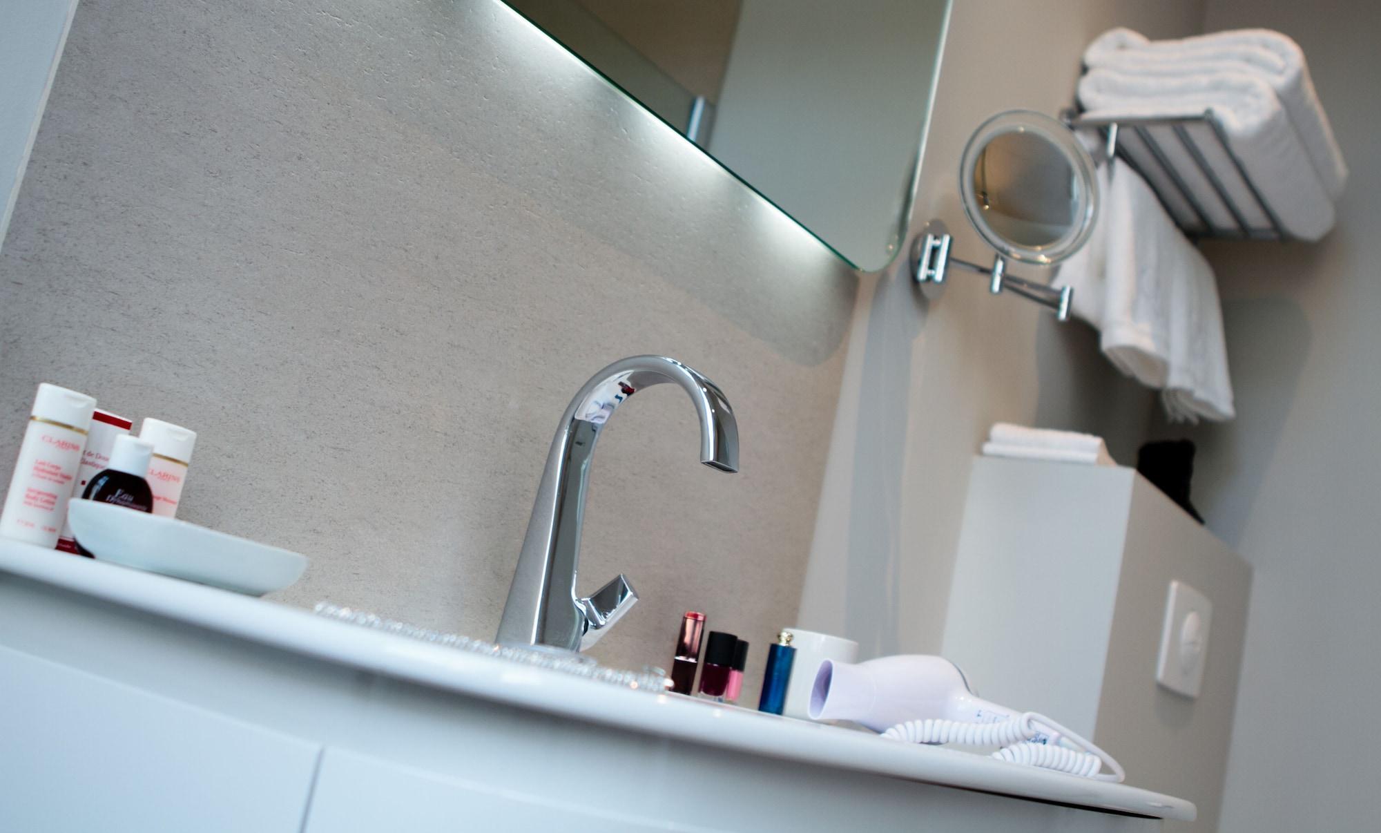 Clarance Hotel Lille Bagian luar foto