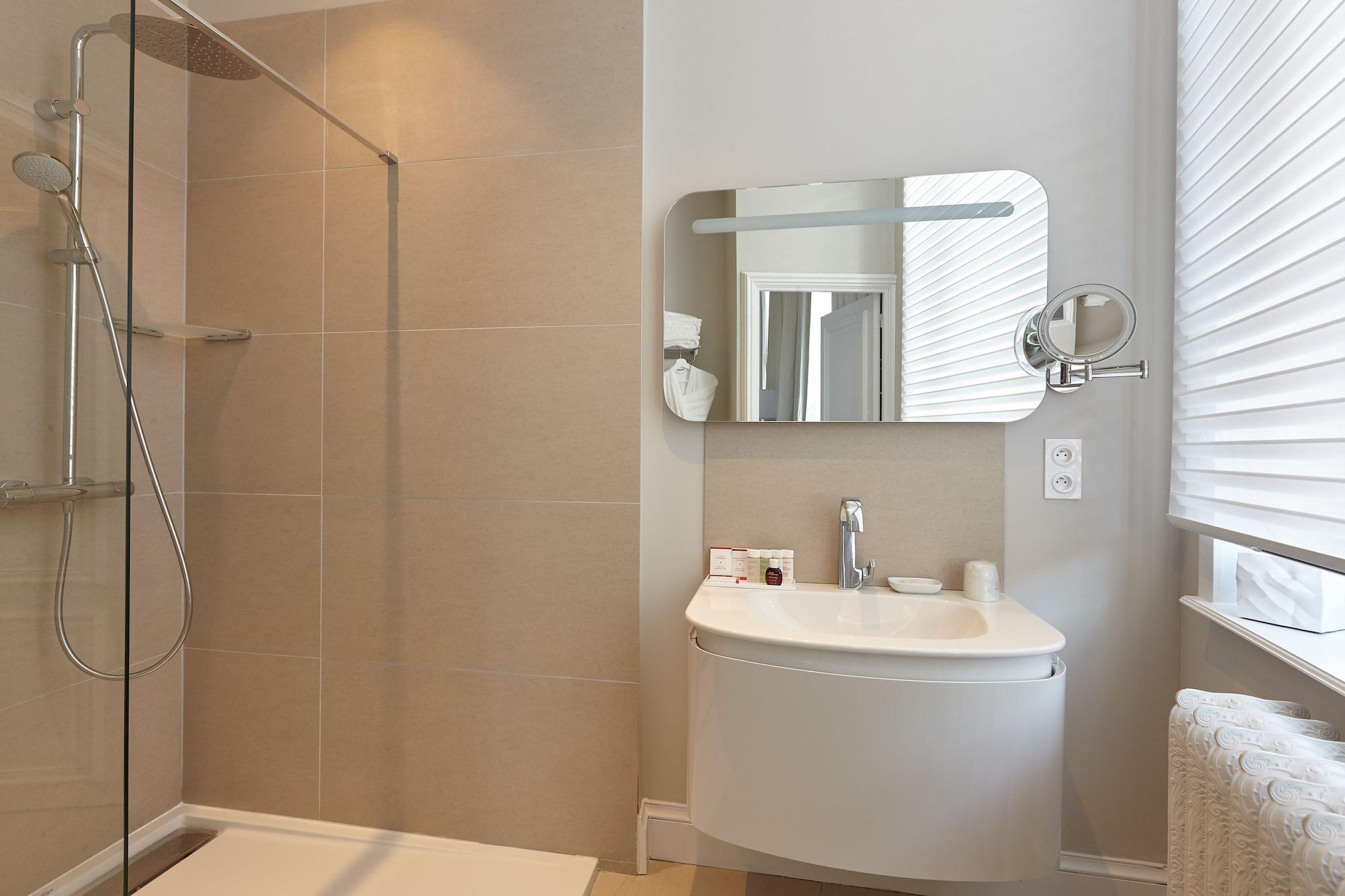 Clarance Hotel Lille Bagian luar foto