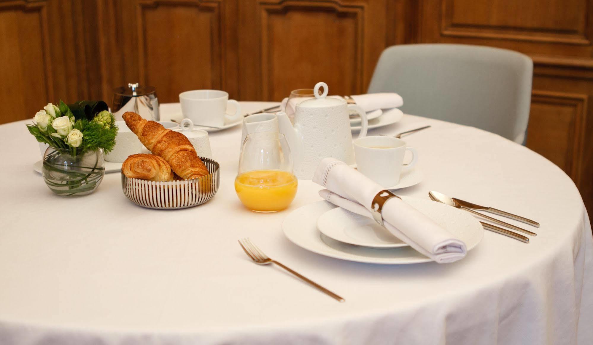 Clarance Hotel Lille Bagian luar foto